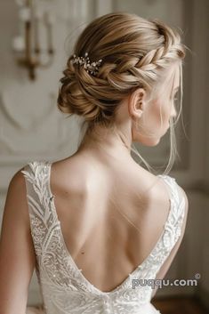 Wedding Hairstyles: Tips & Trends for 2024 - Puqqu Diy Bridal Hair, Sunkissed Hair Brunette, Awkward Wedding Photos, Classic Updo, Timeless Wedding Dress, Fairy Tale Wedding Dress, Trends For 2024, Bridal Hairstyles, Trendy Hair Color