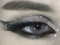 Smokey Eye Looks For Green Eyes, Makeup Looks Grunge Y2k, Emo Homecoming Makeup, Slay Makeup Looks, Dark Ethereal Nails, Emo Prom Hair, Emo Christmas Makeup, Edgy Prom Hair, Alt Prom Makeup