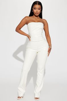 Corset Top Strapless, White Leather Pants, Cream Outfit, White Pants Outfit, Cream Pants, Lit Outfits, Top Strapless, Leather Pant, Sweater Jumpsuit