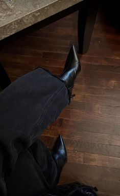 Looks Vintage, Boots Outfit, Black Aesthetic, Black Outfit, Wearing Black, Elegant Woman