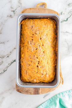 A slice of buttered onion soup mix bread on cutting board with rest of loaf. Onion Soup Bread, Breakfast Pull Apart Bread, Soup Bread, Flavored Cream Cheeses, Honey Butter Recipe, Recipes With Yeast, Breakfast Bread Recipes, Bread Homemade, Yeast Bread Recipes