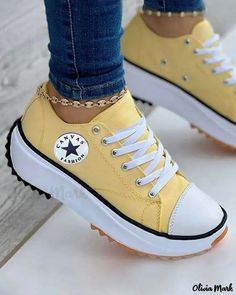 Converse Platform, White Canvas Shoes, Casual Chique, Trainers Fashion, Pink Sneakers