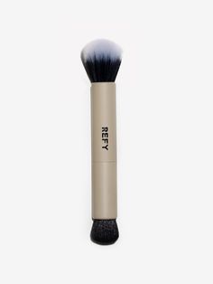 REFY's Duo Brush is made from synthetic vegan fibres. It has been designed for perfect application when using our Cream Bronzer and Cream Blush. The bronzer brush is Stippling Brush, Cream Bronzer, Bronzer Brush, Makeup Brush Cleaner, Makeup Needs, Summer Skin, Cream Blush, Face Brush