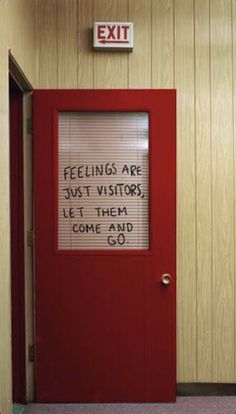 a red door with a sign on it that says feelings are just visitors let them come and go