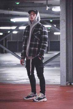 Mens Bummy Outfit, Guy Winter Outfits Casual, Nike Black Outfit Men, Mens Winter Outfits Street Style, Mens Fashion Casual Streetwear, Urban Man Style, Guys Casual Outfits Street Style, Street Winter Outfits Men, Winter Fashion Outfits Men Street Styles