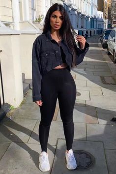 Look Kylie Jenner, Gala Fashion, Denim Jacket Outfit, Outfit Jeans, Punk Outfits, Outfit Trends, Pac Man, Looks Chic, Date Outfits