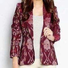 Ikkat Jackets For Women, Jacket Kurti Design, Shrug Kurti Designs, Shrug Kurti, Long Jacket Style, Kurti Design Ideas, Jacket Kurti, Short Shrug, Batik Blazer