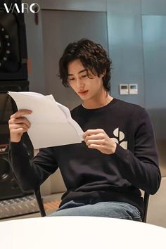 Lovely Runner, Sun Jae, 20th Century Girl Aesthetic People, Strong Girls, Cute Actors, Kdrama Actors, Korean Celebrities, Asian Actors, Asian Men