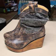 Bed Stu Brugus Wedge Booties. Rustic Bronze Lux Leather With Slouched Heather Grey Fabric Upper, Pull Tabs And Round Toe. Size 9, Brand New With Tags But Was Dropped And Heel Was Scratched Pictured Above Otherwise In Excellent Condition. Cowgirl Vibes, Beach Curls, Burning Man Fashion, Woman Bedding, Copper Hair Color, Bed Stu, Man Fashion, Copper Hair, Burning Man