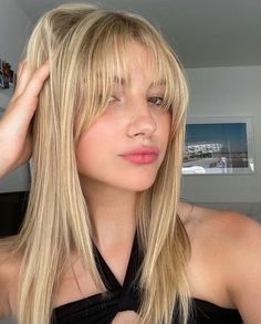 Nose Length Bangs, Straight Medium Length Hair With Bangs, Blonde Hair Wispy Bangs, Wispy Fringe Bangs Round Face, Wispy Fringe Short Hair, Blonde Fringe Bangs, Light Bangs Wispy, Layered Hair With Wispy Bangs, Whispy Curtains Bangs