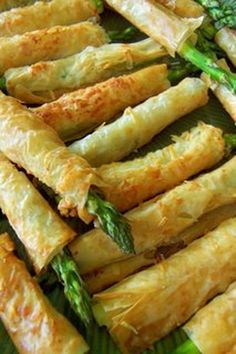 asparagus and spring rolls on a green plate