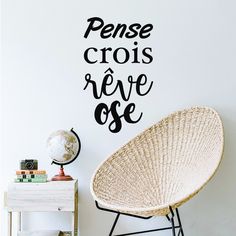 there is a wall sticker that says, pensse croiss reve oise