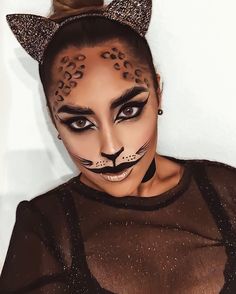 Diy Black Panther Costume For Women, Black Panther Makeup Ideas, Black Panther Makeup Halloween, Black Panther Makeup, Cat Makeup Halloween Pretty, Halloween Makeup Cat, Panther Makeup, Cat Eye Makeup Halloween, Leopard Makeup Halloween