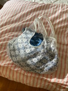 #handmade Lace Bag, Recycled Fashion, Eco Bag, Boot Bag, Bagpack, Diy Bag, Sewing Clothes, Sewing Inspiration, Bag Pattern