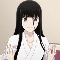 an anime character with long black hair wearing a kimono and holding her hands up