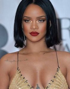 Celebrity makeup looks you'll love for prom! Check out these makeup looks worn by your favorite celebrities to help you look amazing for Prom this year! Black Women Celebrities, Red Lips Makeup Look, Makeup Looks For Green Eyes, Soft Makeup Looks, Celebrity Makeup Looks, Red Lip Makeup, Makeup Looks For Brown Eyes, Soft Makeup