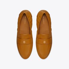 Our Ballet Loafer® is an interpretation of two classics — the flexibility of a ballet slipper with the profile of a loafer. The insole provides performance-level comfort, ruched sides secure the foot and treads on the outsole add traction. It is crafted in leather and detailed with a Double T in brushed gold. The shoe's edges are hand-painted and the strap is hand-stitched. Tory Burch Loafers, Designer Flats, The Ballet, Most Comfortable Shoes, Ballet Slippers, Black Ballet Flats, Comfortable Flats, Footwear Design Women, Perfect Shoes