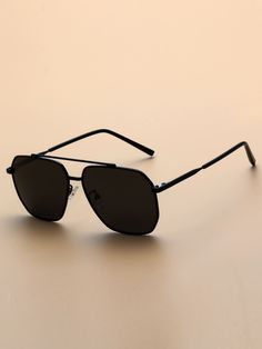 Black Metal Sunglasses, Men’s Sunglasses, Guy Sunglasses, Stylish Glasses For Men, Browline Sunglasses, Metal Men, Fancy Glasses, Mens Winter Fashion Outfits, Mens Sunglasses Fashion