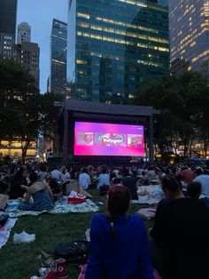 Bryant Park Movie Night, Nyc Vision Board, New York Movies, Nyc Summer Aesthetic, Nyc Culture, Outside Aesthetic, Outdoor Movies, Summer In Nyc, Nyc Baby