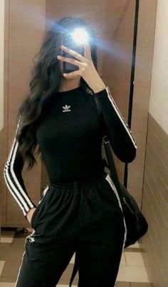 Adidas Gym Outfit, Gym Attire Women, Modest Workout Clothes, Modest Workout, Gym Ootd, Modest Gym Outfit, Pilates Outfit, Gymwear Outfits, Gym Crush