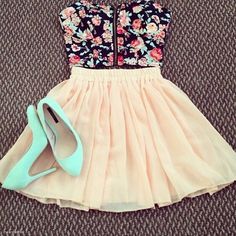 in love with this Floral Bustier, Dressy Fashion, Outfit Trends, Cute Summer Outfits, About Fashion, Spring Summer Outfits, A Dress