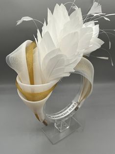 Ivory and Gold Fascinator Feather Headband Perfect for Races or Mother of the Bride, Wedding Guest Headwear, Hatinator - Etsy UK Halo Crowns, Gold Fascinator, Green Fascinator, Classy Hats, Feather Headpiece, Hair Chains, Bride Headpiece