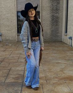 Vaquera Outfit School, Country Party Outfit Western Style, Norteno Outfit Woman, Outfits With Huaraches, Mexican Country Girl Outfits, Tejano Outfits Women, Outfits For Bailes, Cowgirl Casual Outfits, Norteñas Outfit Women