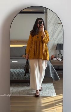 Casual Home Outfits Pakistani, Desi Simple Outfits, Pakistani Dress Design Casual Indian Fashion, Modern Kurta Designs Women, Pakistani Kurti Designs Casual Summer, Pakistani Outfit Ideas, Simple Ethnic Outfits, Casual Kurti Outfits, Desi Casual Outfits