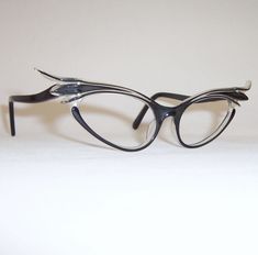 Glasses Frames Trendy, Kiss Pink, Fashion Eye Glasses, Funky Jewelry, Jewelry Lookbook, Glass Frames