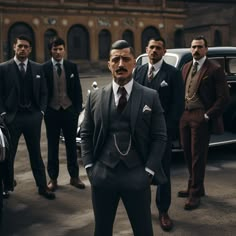 Gatsby Men, Men Stylish Outfits, 40s Aesthetic, Peaky Blinders Theme, Gatsby Party Outfit, Outfit Fiesta, 1920s Glamour, Gangster Style, Men Attire