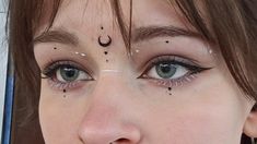 black and white eyeliner,  moon and dots Dot Eyeliner Under Eye, Makeup Dots Under Eyes, Cute Spooky Makeup Looks, Dots Makeup Face, Black Dot Eyeliner, Make Up With Dots, Cute Eyeliner Ideas For Hooded Eyes, Pretty Eyeliner Ideas, Black And White Liner Eye Makeup