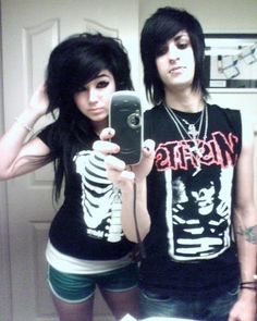 2010 Emo, Amor Emo, Emo Mode, Princesa Emo, Weird Fashion Trending, Chica Punk, Emo Couples, Emo People, Emo 2000s