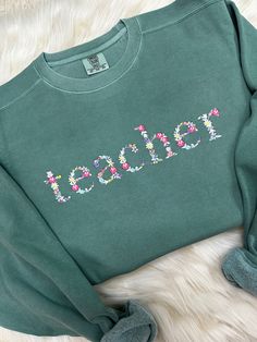 Embroidered School Sweatshirt, Back To School Embroidery, Embroidered Teacher Gifts, Teacher Sweatshirt Ideas, Teacher Embroidery Designs, Embroidery Sweatshirt Ideas, Cute Teacher Outfits Elementary