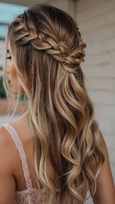 Discover summer hairstyles ideas for every hair length - long, medium, and short! From cute to quick and easy styles, find inspiration for simple, braided, fun looks that will elevate your summer hair game. Say goodbye to hair woes with these easy summer hairstyle ideas! Bridesmaid Braided Hairstyles, Bridesmaid Hair Inspo, Bridemaids Hairstyles, Bridesmaid Hair Makeup, Hoco Hairstyles, Braided Hairstyles For Teens, Peinados Fáciles Para Cabello Corto, Teen Hairstyles, Hairstyles Ideas