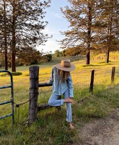 Farm Girl Aesthetic, Mountain Picnic, Photoshoot Country, Love Letter Cami, Farm Clothes