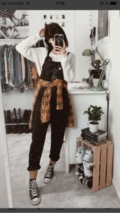 Vintage Outfits Ideas, Classy Vintage Outfits, Dungaree Outfit, Overalls Outfit, Classy Vintage, Lucy Hale, Alt Fashion, Mode Inspo