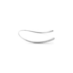 The bold sculptural quality of this unique silver neck ring adds a striking sense of drama to any outfit. Created to follow the natural curve of a woman’s neck, the tapering organic form is unusual in that it sits asymmetrically with the opening to the side. A true statement piece, it makes an unforgettable gift for any woman with a strong sense of personal style. Always believing that her jewellery should have an emotional depth, designer Jacqueline Rabun’s used the passage of time throughout o Vintage Modern Jewelry, Neck Ring, Contemporary Jewelry Design, The Passage, Stylish Bracelet, Beautiful Gift Wrapping, Modern Necklaces, Georg Jensen, Organic Form