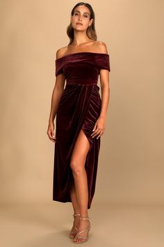 I'm Enchanted Burgundy Velvet Off-the-Shoulder Maxi Dress Velvet Evening Gown, Velvet Evening Dress, Maxi Dress Wedding Guest, Velvet Bodycon Dress, Cocktail Dress Prom, Velvet Maxi Dress, Velvet Maxi, Party Kleidung, Burgundy Velvet