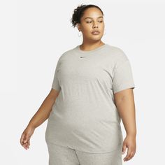 Say hello to your go-to cotton tee. Slightly dropped shoulder seams and a loose fit make it comfortable enough to wear around the house yet elevated enough to wear out in the city. Swoosh Logo, Chino Trousers, Women Lifestyle, Formal Shirts For Men, Newborn Dresses, Long Sleeve Pyjamas, Newborn Outfits, Heather Black, Nike Sportswear