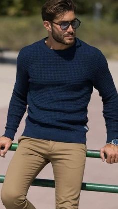 Men’s Navy Sweater Outfit, Mens Blue Sweater Outfit, Men’s Blue Sweater Outfit, Business Casual Chinos Men, Navy Blue Sweater Outfit Men, Blue Sweater Outfit, Casual Look For Men, Sweater Outfits Men, Mens Business Casual Outfits