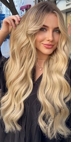 Hair Without Layers, Beige Blond, Ombre Hair Extensions, Blonde Hair Inspiration, Trendy Haircuts, Tape In Hair Extensions, Hair Weft, Blonde Hair Color, Brunette Hair Color