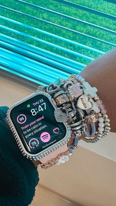 Arm candy Bracelets Stacked With Apple Watch, Cute Apple Watch Aesthetic, Bracelet Astethic, Apple Watch Wrist Stack, Bracelet Stack Ideas With Apple Watch, Airtag Aesthetic, Apple Watch Home Screen, Bracelet Stack With Apple Watch, Apple Watch With Bracelets