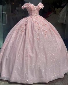 Quincenera Dress, Lavender Ball Gown, Prom Dress Ball Gown, Quinceanera Pink, Quinceanera Themes Dresses, Baju Kahwin, Quinceañera Ideas, Pink Quince, Quinceñera Dresses