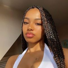 Natural Makeup Brownskin, Beautiful Light Skinned Black Women, Carmel Skin Girl, Light Skin Beauty, Fine Brownskin Girl, Light Skinned Black Woman, Pretty Light Skin Women, Light Skin Aesthetic, Light Skin Black Hair