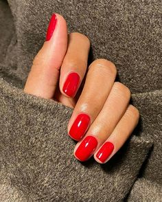 12 "Old Money" Nail Ideas That'll Make You Look Rich Beautiful Red Nails, Red Nail Theory, Nail Theory, Maroon Nail Designs, Maroon Nail, Short Red Nails, Mode Ab 50, Sophisticated Manicure, Deep Red Nails