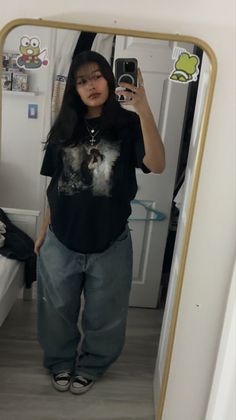 Winter Baggy Outfits Women, Indie Emo Outfits, Gray Tank Top Outfit, Edgy Tomboy Fashion, Baggy Fits Aesthetic, Easy Outfit Ideas For School, Baggy Pants Fit, Baggy Tomboy, Baggy Outfits Girl