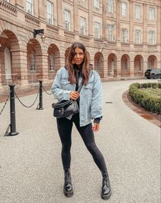 Autumn outfit ideas, denim shirt jacket dr marten boots and coach tabby bag Dr Martens Outfit Fall, Beth Bartram, Pub Outfits, Vegas Packing, Doc Martens Outfits, Dr Martens Outfit, Leggings Outfit Casual, Doc Martens Outfit