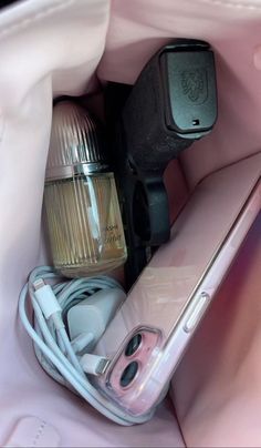 Inside My Bag, Pink Lifestyle, Purse Essentials, Handbag Essentials, Mia 3, Pink Girly Things, Baymax, Girly Accessories, Puff And Pass