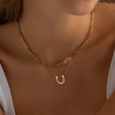 Horseshoe Necklace W/ Name Dainty Personalized Necklace - Etsy Western Jewelry Gold, Western Gold Jewellery, Nashville 2023, Western Jewelry Necklace, Horseshoe Necklace Gold, Western Necklaces, Horseshoe Necklace, Equestrian Gifts, Horse Necklace