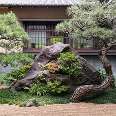 Garden Japanese Style, Japanese Garden Backyard, Vintage Decorating Ideas, Hill Landscaping, Dream Garden Backyards, Rustic Garden Ideas, River Rock Garden